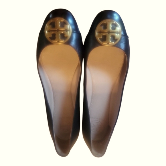 Tory Burch Chelsea Cap-Toe Leather Black Ballet Flats with Brass TB Logo Sz 6 - Picture 8 of 8
